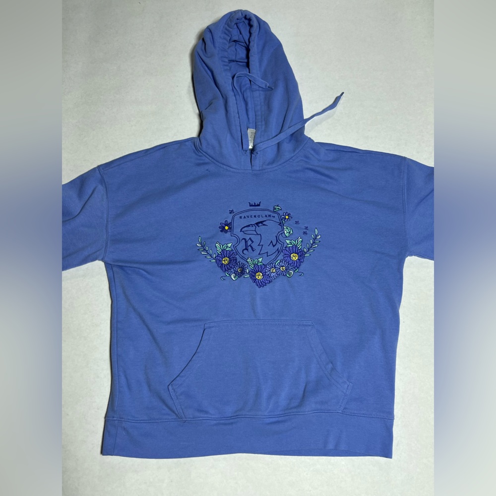 Box Lunch Harry Potter Raven Claw Hoodie size Medium.
